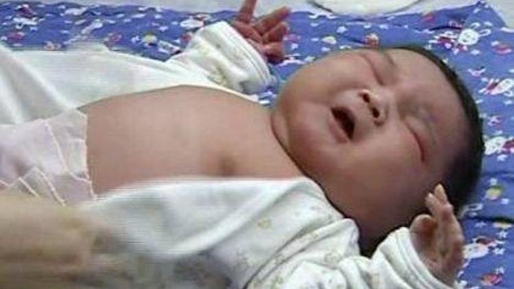 Çin'de 7 kiloluk bebek doğdu!