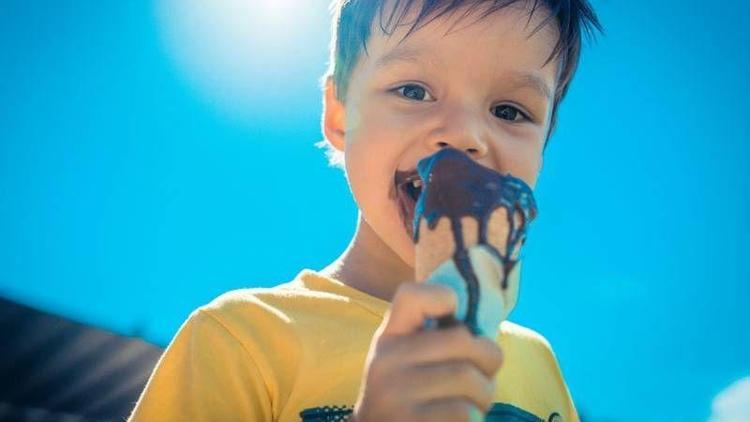 Çocuğunuza dondurma ve çikolatayı eritmeden verin!