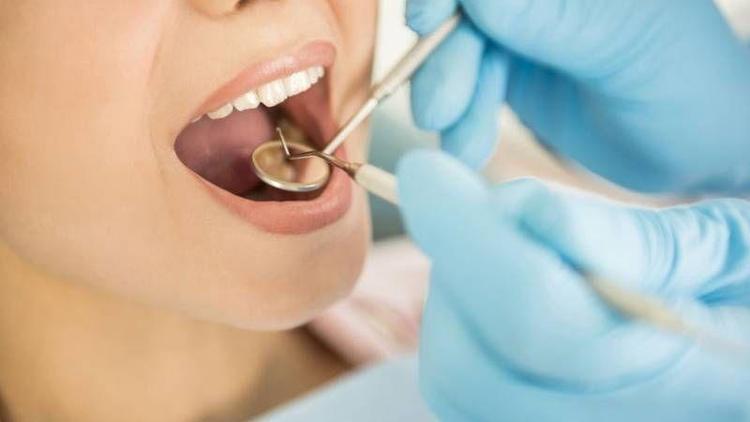 Eksik olan dişlerin yerine implant tedavisi