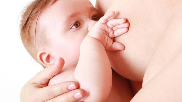Anne sütü, bebeği obezite ve enfeksiyondan koruyor