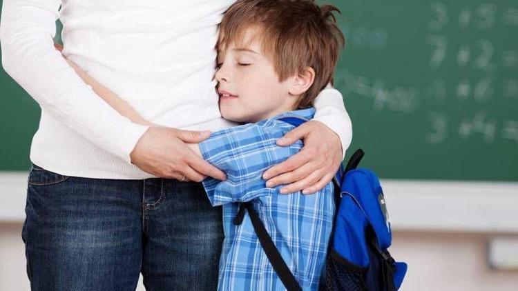 Anneye aşırı bağımlılık okul yaşamını etkiliyor