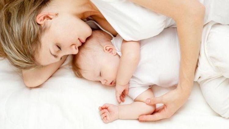 Bebeğinizle aynı yatakta uyumayın!