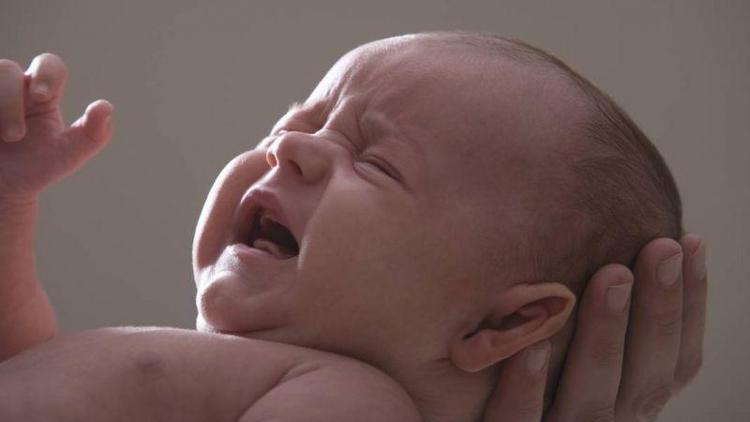 Ağlayan bebeği yatıştırmanın 7 kolay yolu
