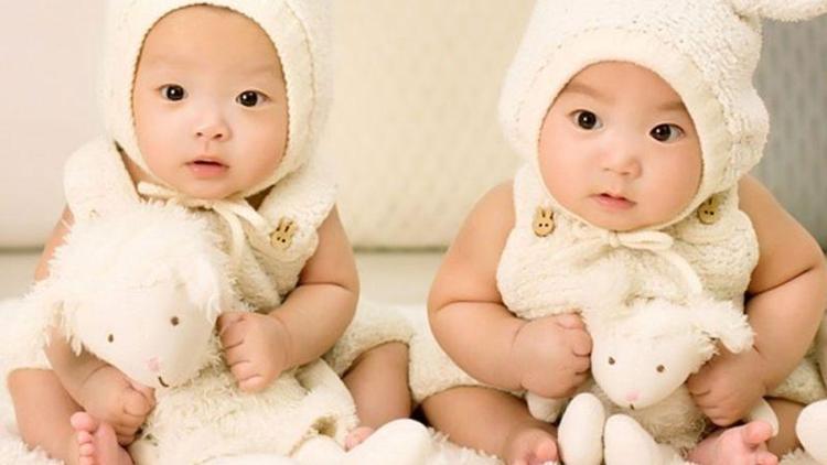 İkiz bebekler için uyumlu isim önerileri
