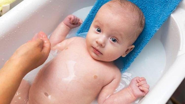 Yeni doğan bebek ne zaman yıkanmalı?