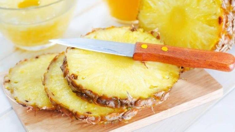 Ananas, saçları güçlendiriyor