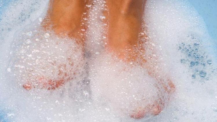 Yatmadan önce ayak banyosu yapın