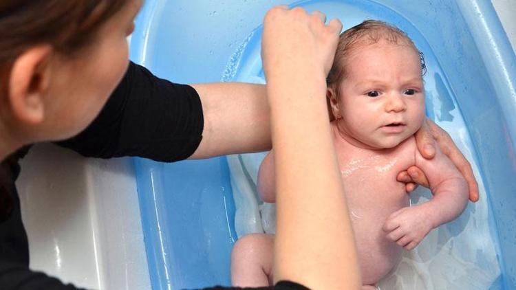 Yeni doğan bebek nasıl yıkanır?