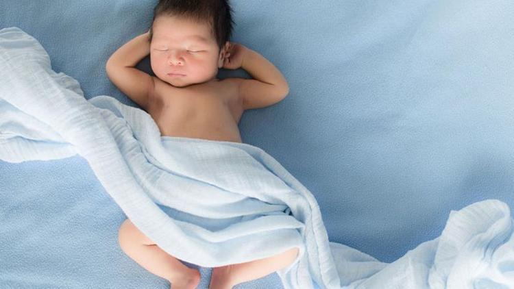 Bebeklerde ay ay uyku düzeni