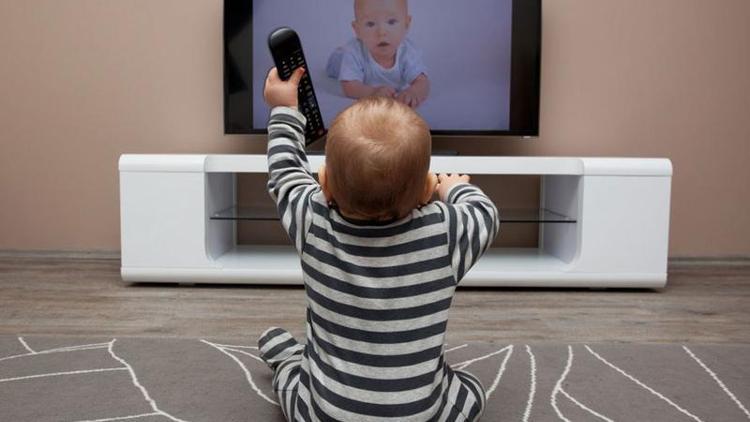 Bebeğinizi televizyondan uzak tutun!