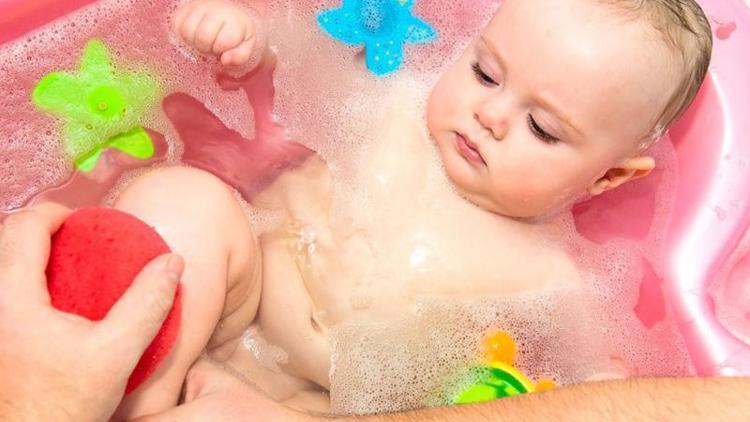 Bebek banyosu ve nemlendiriciler