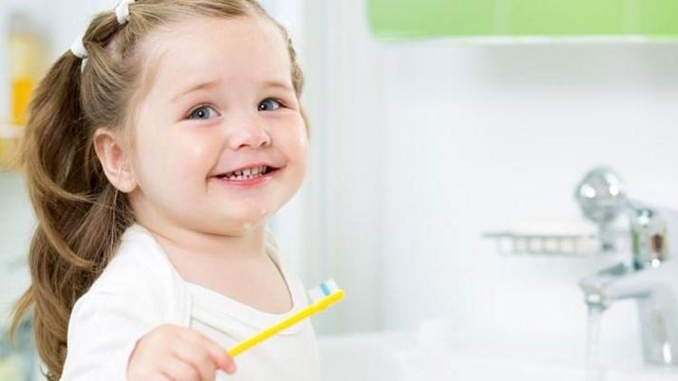 2,5 yaşından önce diş macunu tavsiye edilmiyor