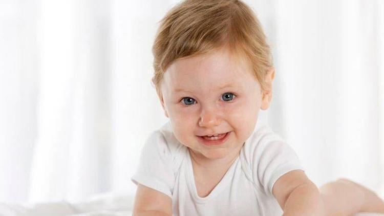 Bebeklerde boyun eğriliği neden olur?