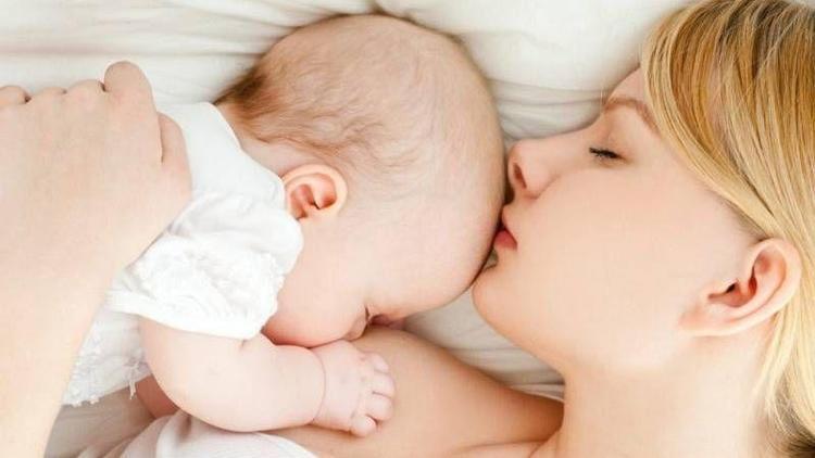 Bebekler için mucizevi besin anne sütü ve faydaları