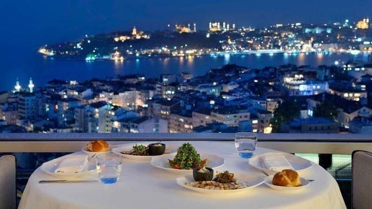 Eşsiz İstanbul manzarasına karşı ramazan keyfi