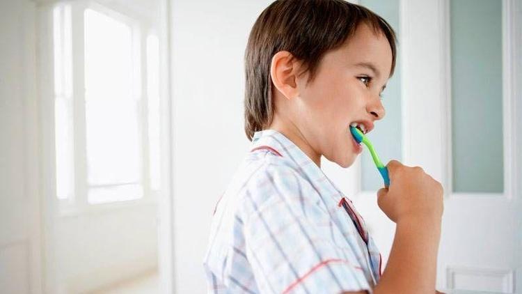 Çocuklar dişlerini ne kadar süre fırçalamalıdır?