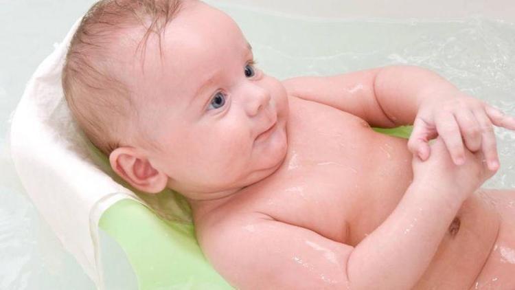 Bebek banyosu nasıl yaptırılır?