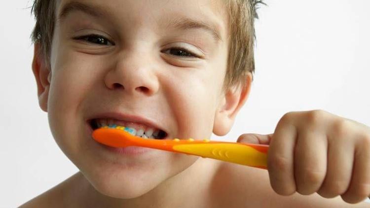 3 yaşından önce diş macunu yasak!