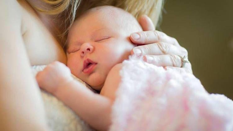Yeni doğan bebek bakımıyla ilgili annelere öneriler