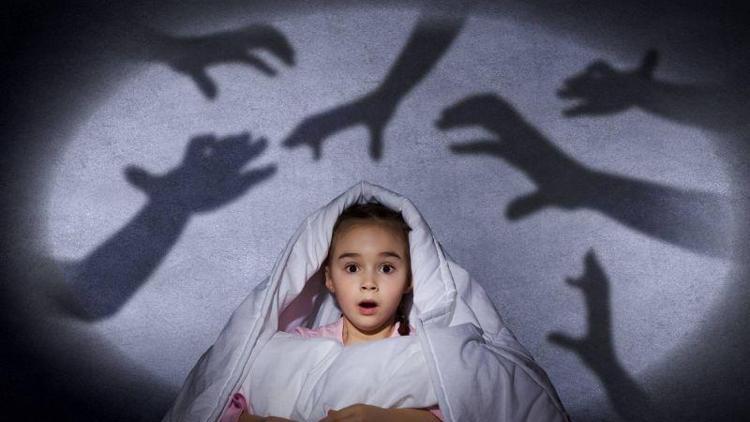 Çocuğunuz karanlıktan korkuyorsa sebebi bu olabilir