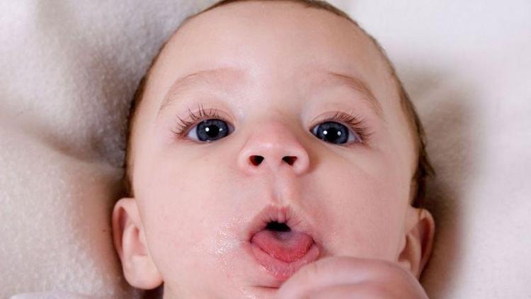Bebeklerde öksürük neden olur, nasıl geçer?