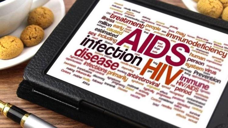 HIV virüsü, dokunmak ve tokalaşmakla bulaşmaz