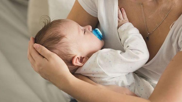 Bebeği memeden ne zaman kesmek gerekli?