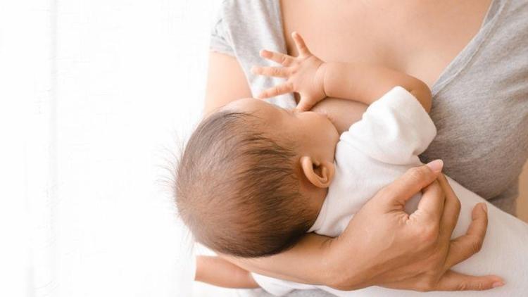 Bebekler emzirirken boğazına süt kaçıp nefessiz kalması nasıl önlenir?