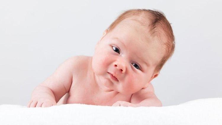 Bebeklerde göz çapaklanması neden olur, nasıl geçer?