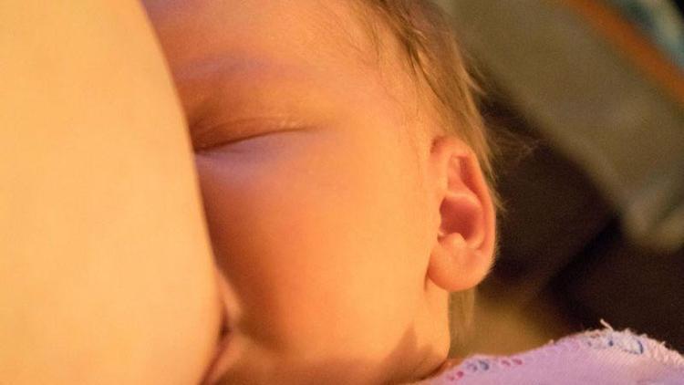 Bebeklerde gece beslenmesi ne zaman ve nasıl kesilmeli?