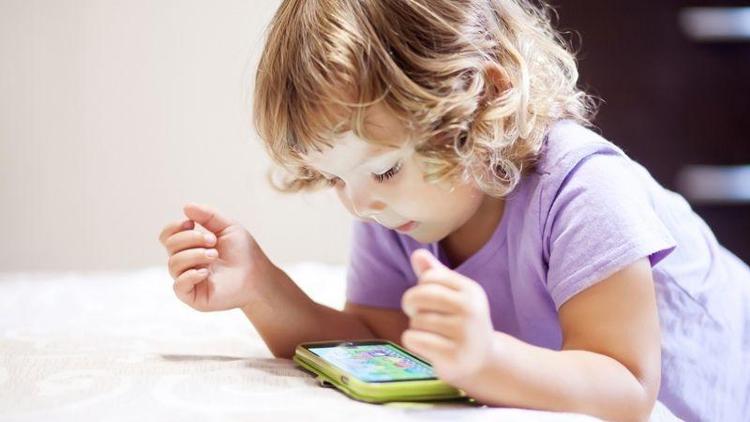 Çocukların mobil cihaz kullanımı sınırlandırılmalı