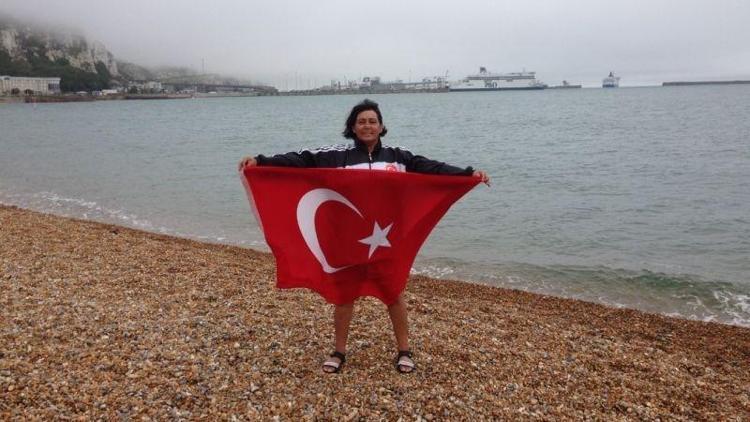 Manş Denizi'ni yüzerek geçen ilk Türk kadını