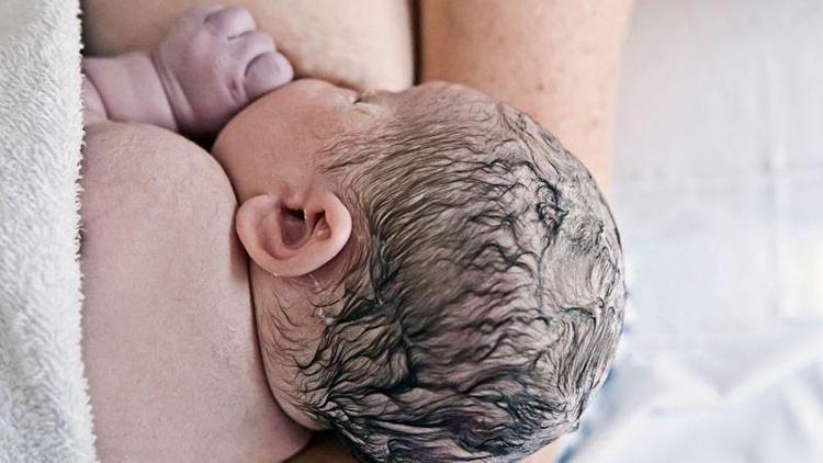 Aile Hekimleri öneriyor: Bebeğinizi doğar doğmaz emzirin