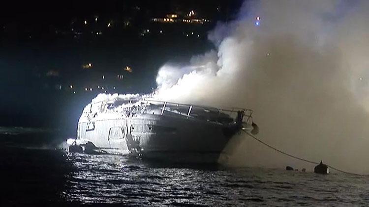 Alev aldı, sular altında kaldı; İstanbul Boğazında korkutan yangın