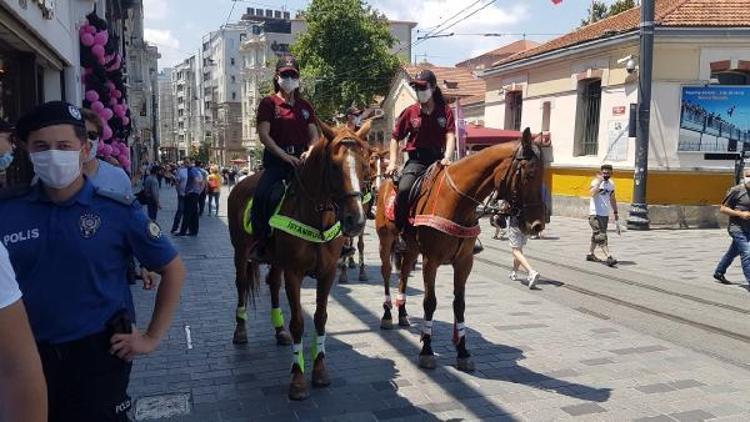 Atlı polislerden Taksimde denetim