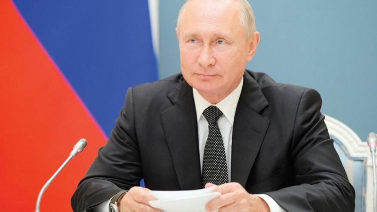 Putin yeni anayasayı savundu