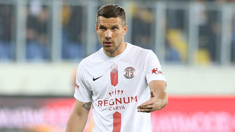 Antalyasporda Lukas Podolski 3-4 hafta yok