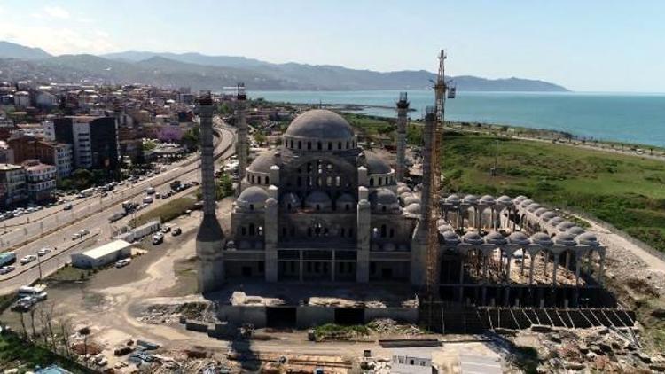 Doğu Karadenizin en büyük cami ve külliyesinin yapımı sürüyor