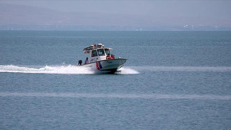 Van Gölünde kaybolan tekneyi arama çalışmaları yeniden başladı