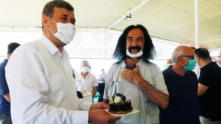 Barış Manço lakaplı meclis üyesine sürpriz doğum günü kutlaması