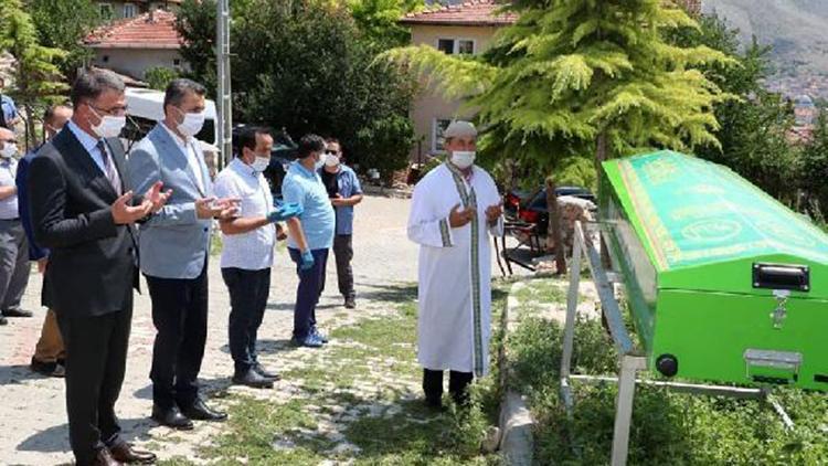 Bakımevinde yaşamını yitiren kimsesizi, son yolculuğuna protokol uğurladı