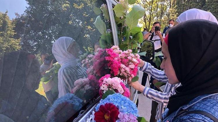 Srebrenitsalı soykırım kurbanlarının cenazeleri, Saraybosnadan dualarla uğurlandı