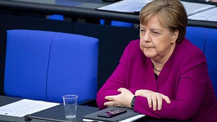 Almanya Başbakanı Merkele casus şoku