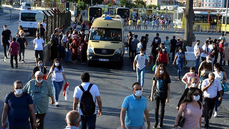 İstanbulda minibüs duraklarında ayakta yolcu tartışması