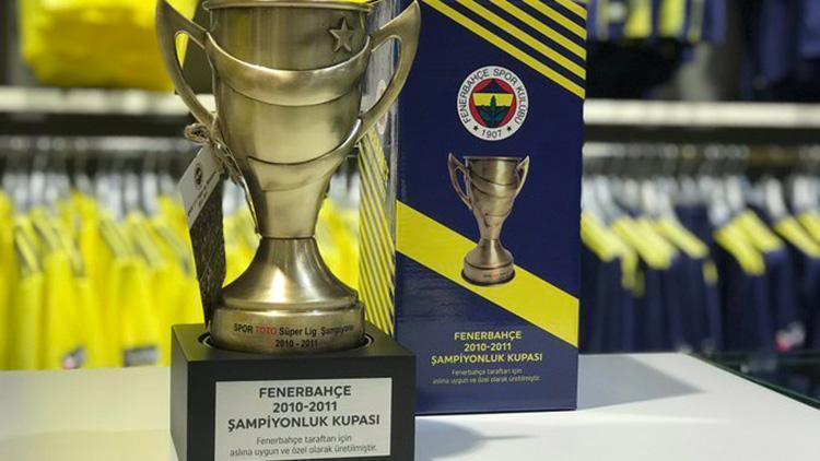 Fenerbahçenin 2010-11 şampiyonluk kupası Feneriumda