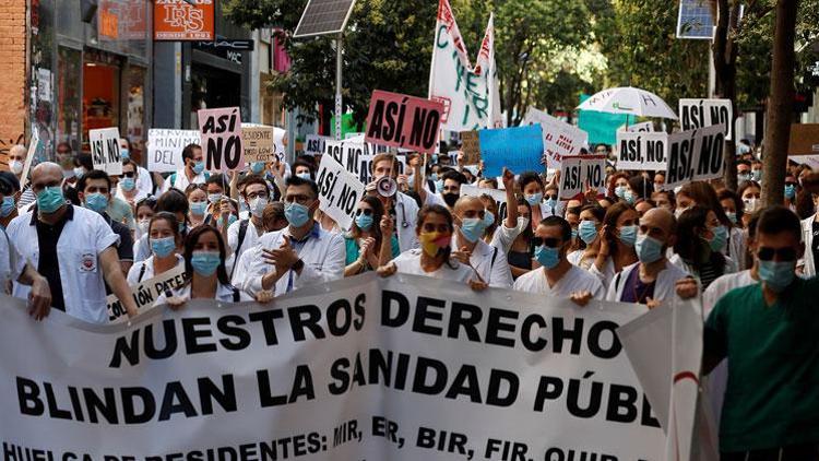 İspanya’da sağlık çalışanlarından protesto