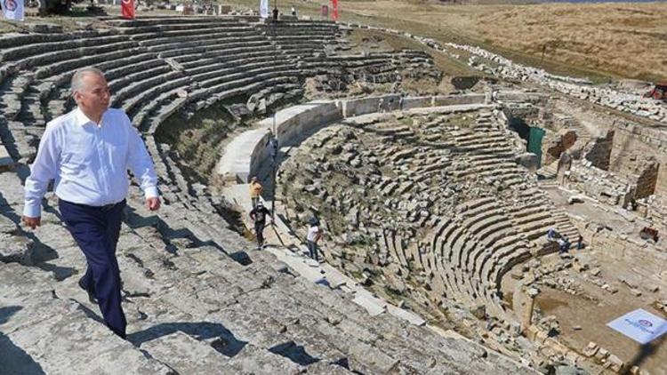 Antik tiyatro 1600 yıl sonra yeniden sanatla buluşacak