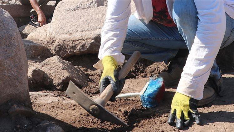 Fransız arkeologlar Suriyenin doğusunda gizli kazı yapıyor