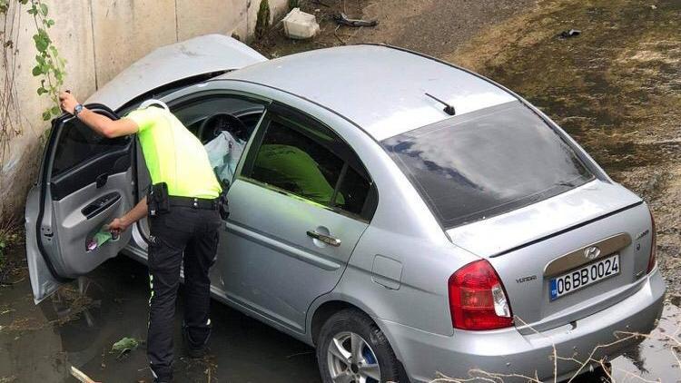 Otomobil dere yatağına uçtu, sürücü bulunamadı