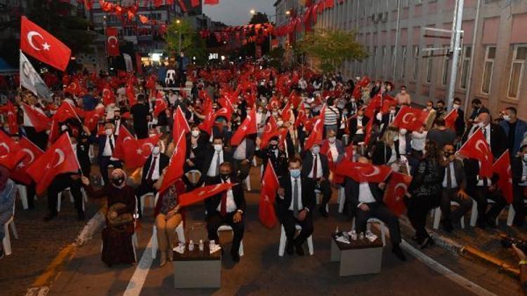 Balıkesirde Milli İrade Meydanında demokrasi nöbeti